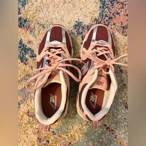 New Balance Women's Pink 530s